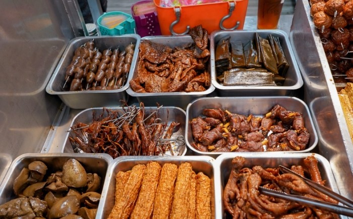 淡水英專路美食：在地吃貨嚴選懶人包與必吃攻略