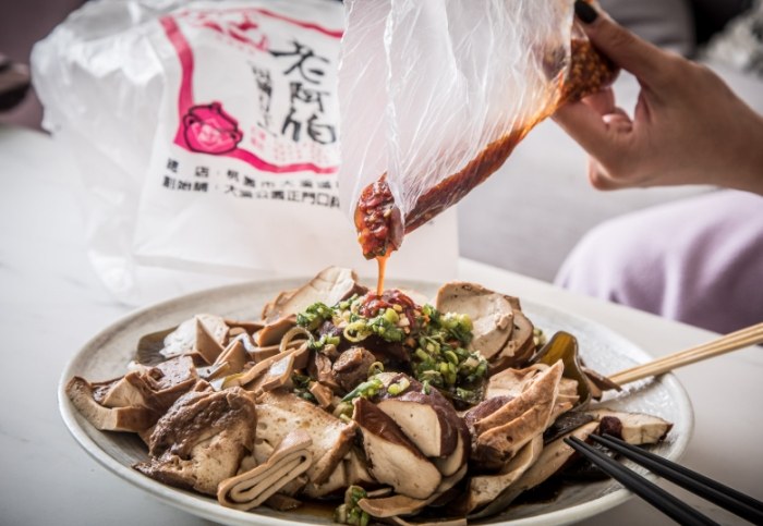 大溪美食推薦：老阿伯現滷豆干、游記百年油飯、金字塔三角湯圓等必吃經典