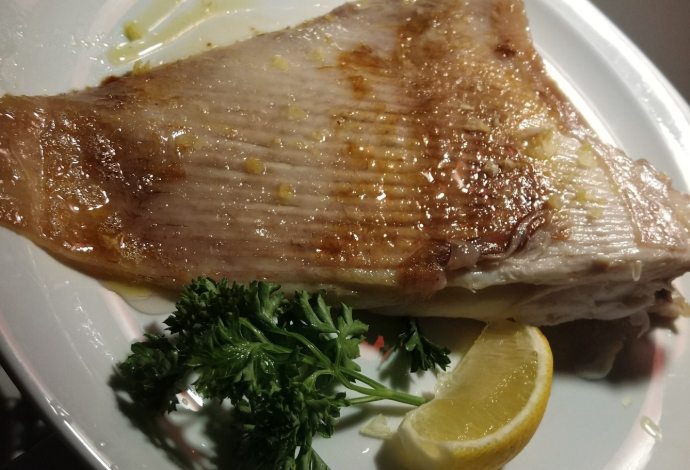 魟魚：生態知識、挑選秘訣、處理注意與美味料理全攻略